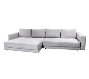 Lysegrå 2-pers. sofa med daybed og armlæn, moderne design, separate sæde- og ryghynder.